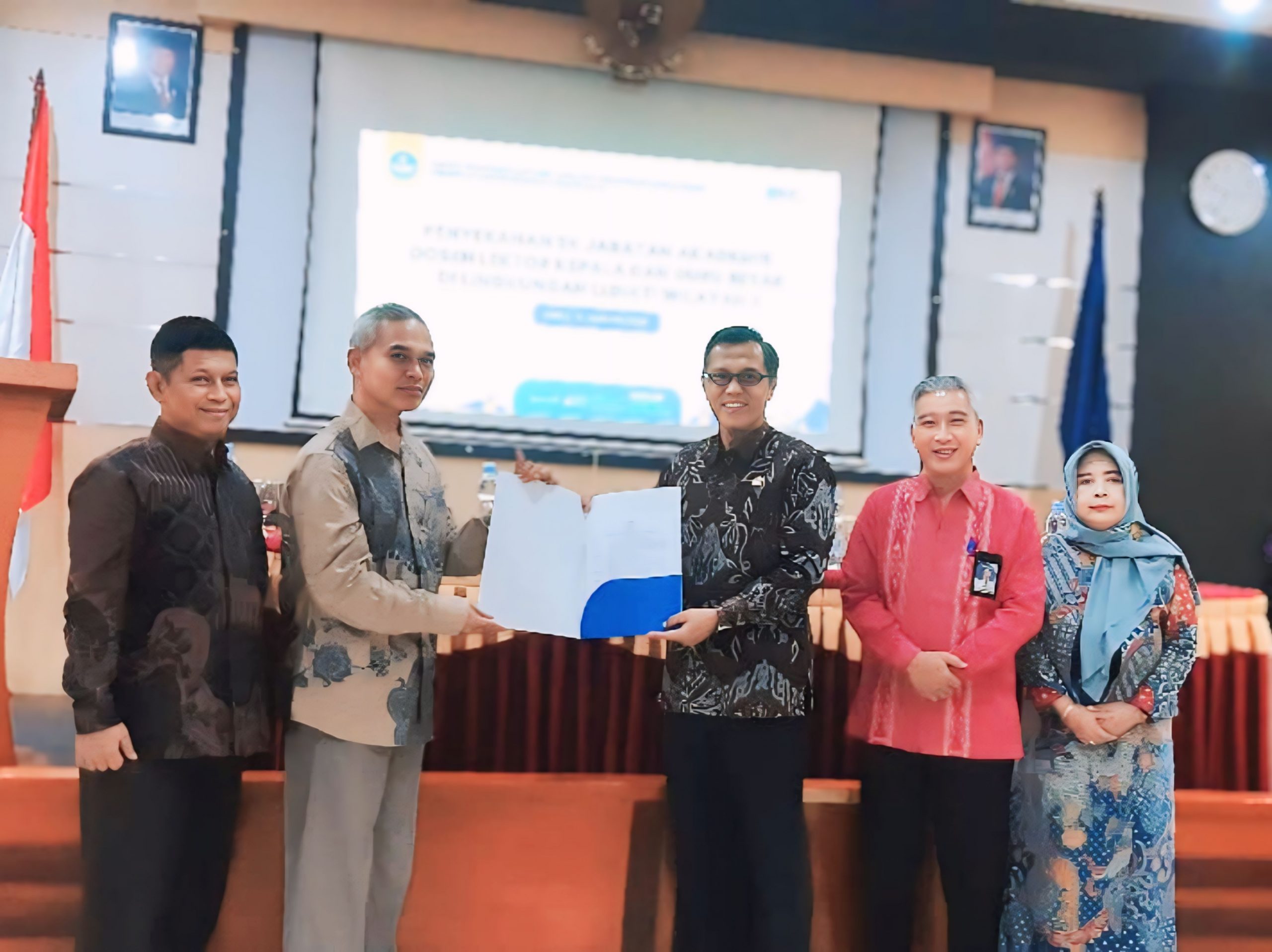 Dosen UM Metro, Dr. Dedi Turmudi. MA.TESOL. Terima SK-PAK Lektor Kepala dari LLDIKTI Wilayah II