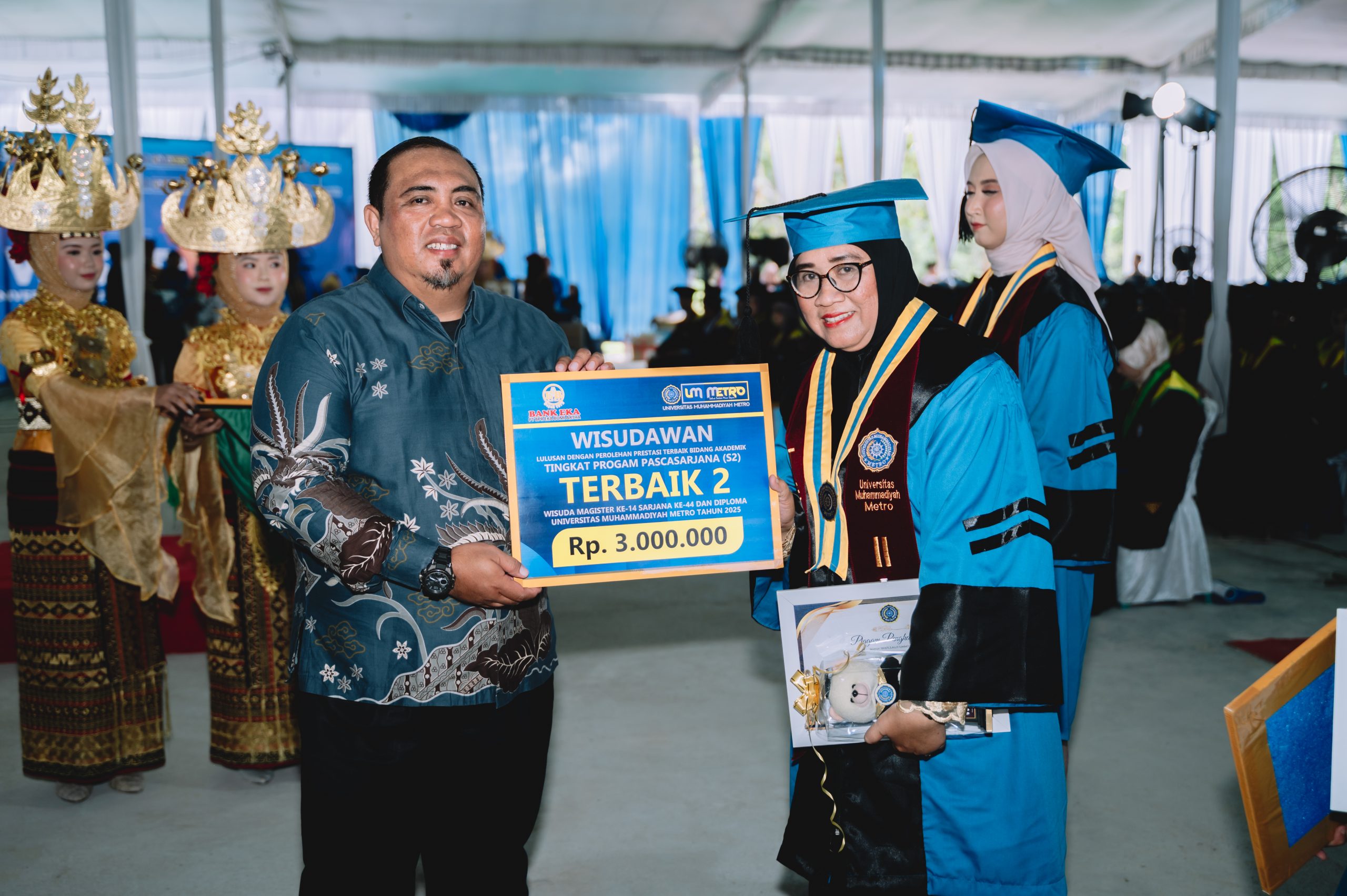 Kembali ke Kampus di Usia 43 Tahun, Tintien Raih IPK 4.00 di Pascasarjana UM Metro
