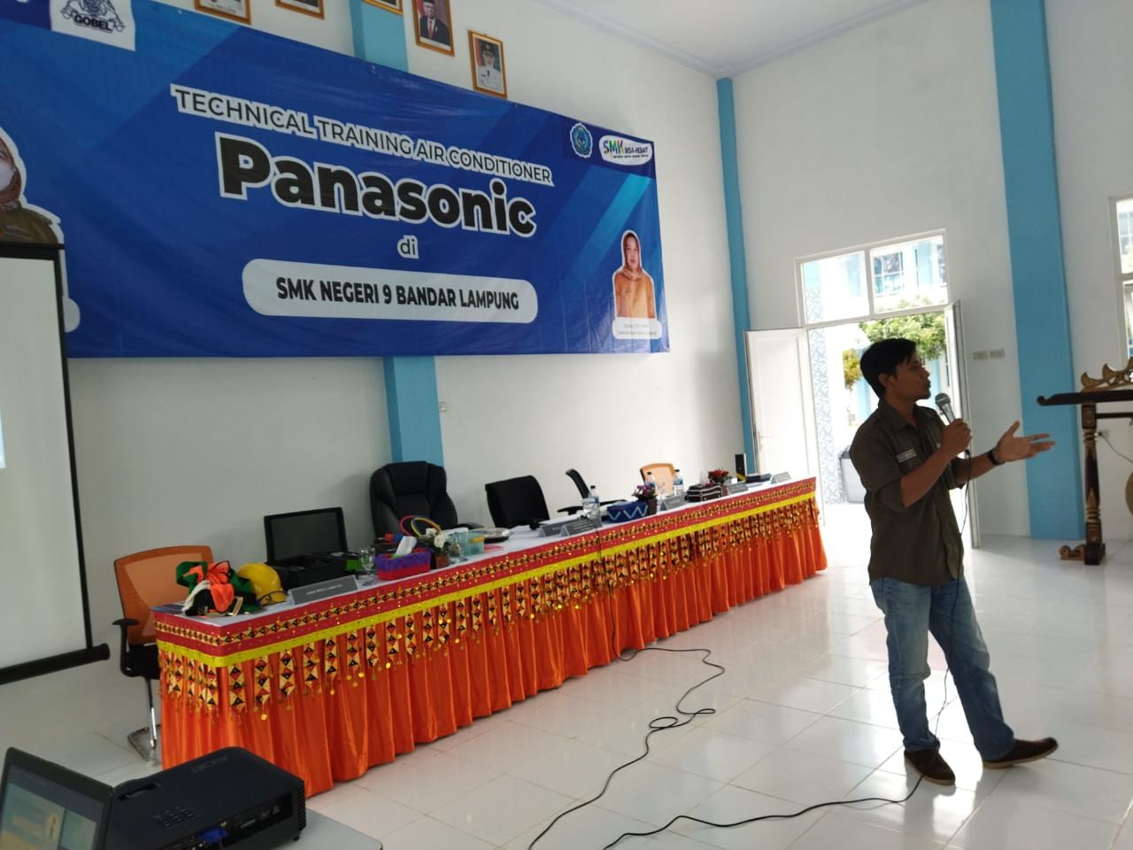 Dosen Teknik UM Metro Beri Diklat Perawatan dan Perbaikan AC di SMK N 9 Bandar Lampung
