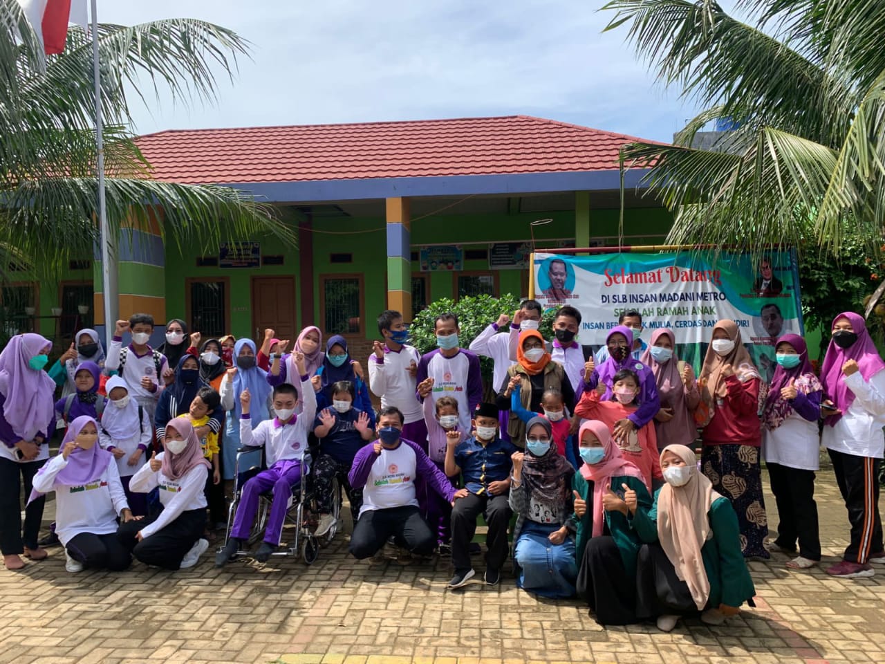 Mahasiswa PBI UM Metro Ajak Siswa SLB Insan Madani Belajar Bahasa Inggris