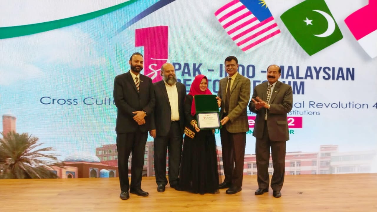 Jadi Keynote Speaker, Dosen UM Metro Kenalkan Budaya Lampung di Pakistan