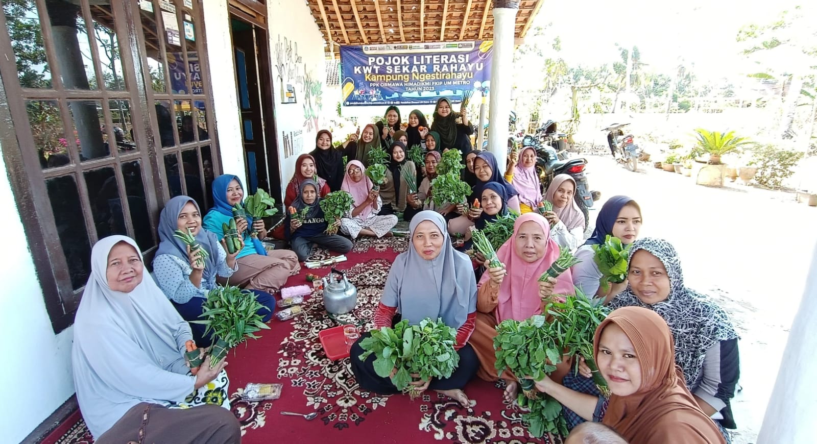 Himadikmi UM Metro Tingkatkan Life Skill Pengurus KWT Sekar Rahayu dengan Pembelajaran Packing Berbahan Organik/Alami