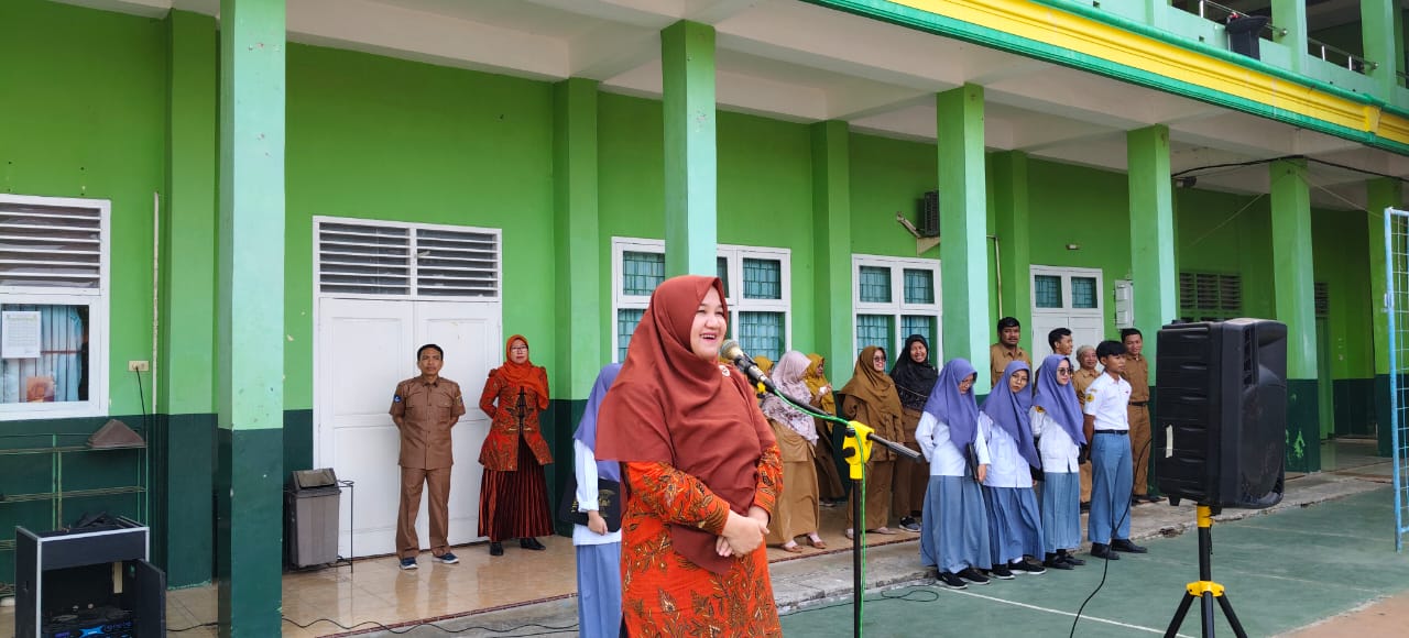 Wakil Rektor III UM Metro Pimpin Upacara Peringatan Sumpah Pemuda di SMA Muhammadiyah 1 Metro