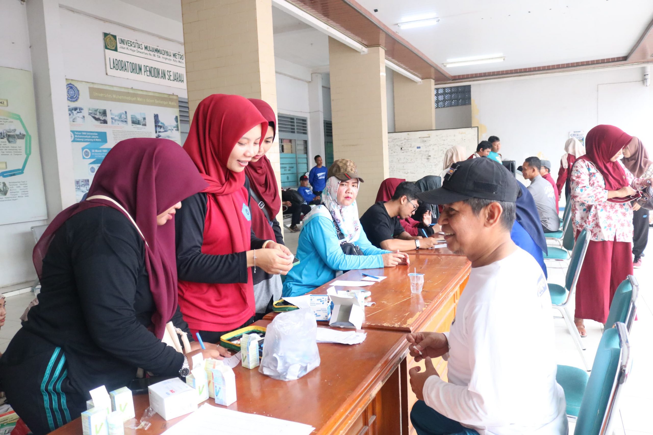 Fakultas Kedokteran UM Metro Berikan Pemeriksaan Kesehatan Gratis di Acara Jalan Sehat