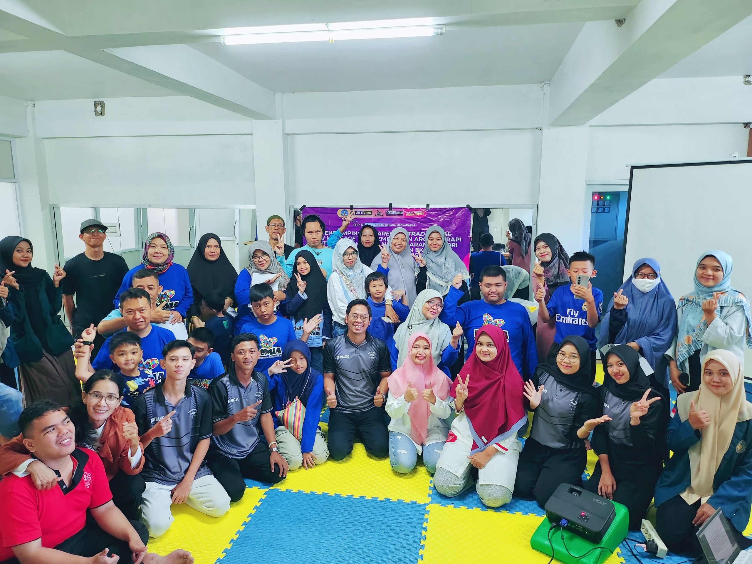 Pendampingan Parental Traditional Thai Massage dan Pembuatan Aromaterapi Tingkatkan Kesadaran Sensori dan Latin Kemandirian Ekonomi pada Komunitas Peduli Autis Lampung