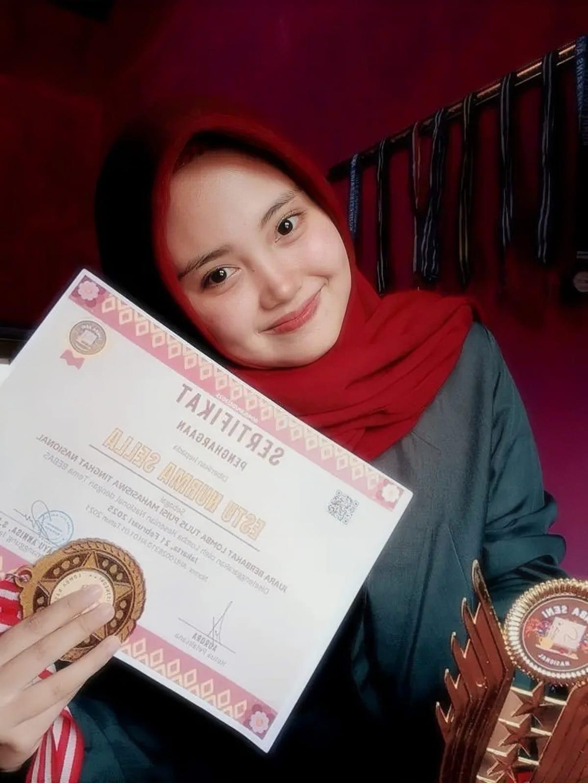 Mahasiswi UM Metro, Estu Nurma Sella, Kembali Ukir Prestasi di Lomba Seni Nasional