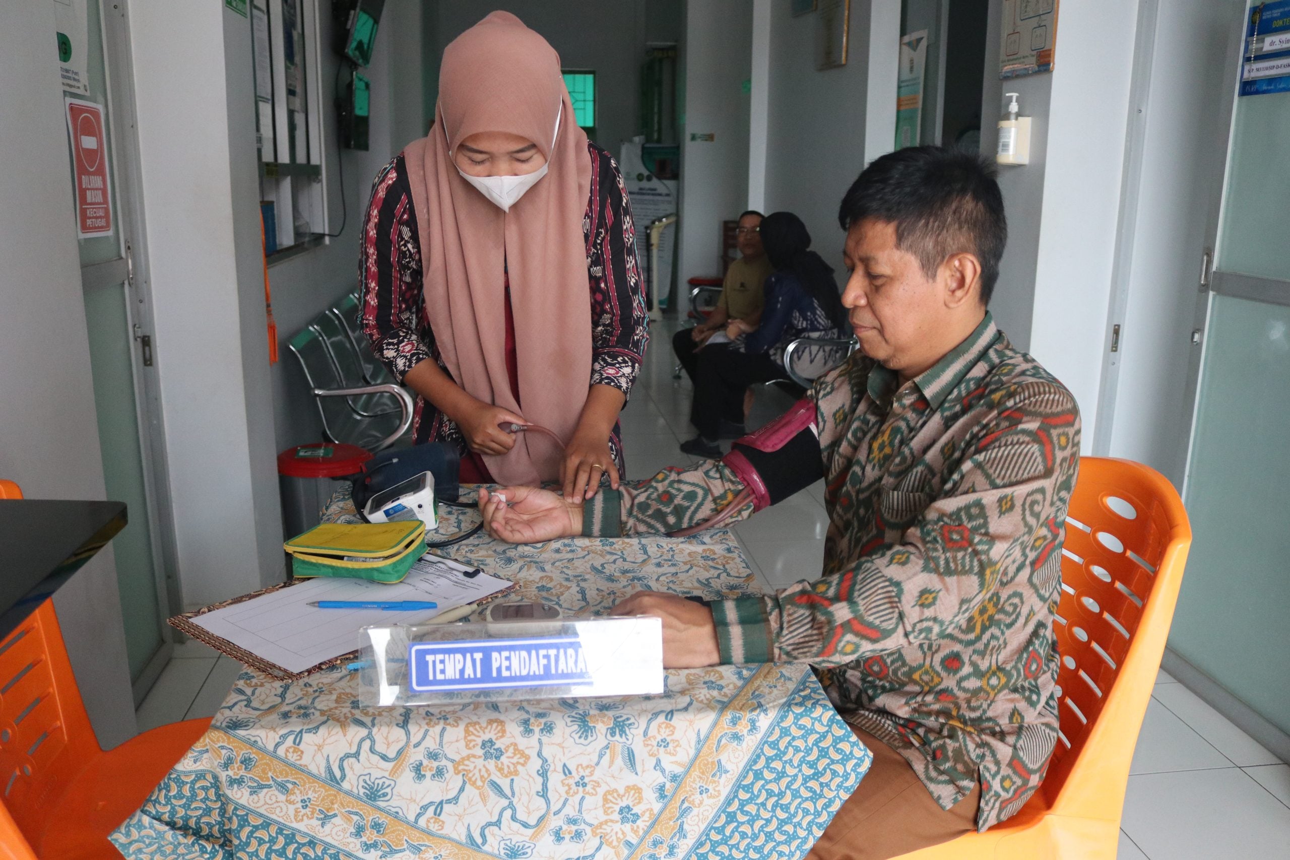 Rektor UM Metro Cek Kesehatan di Klinik Kampus, Ajak Dosen dan Karyawan Manfaatkan Layanan Kesehatan