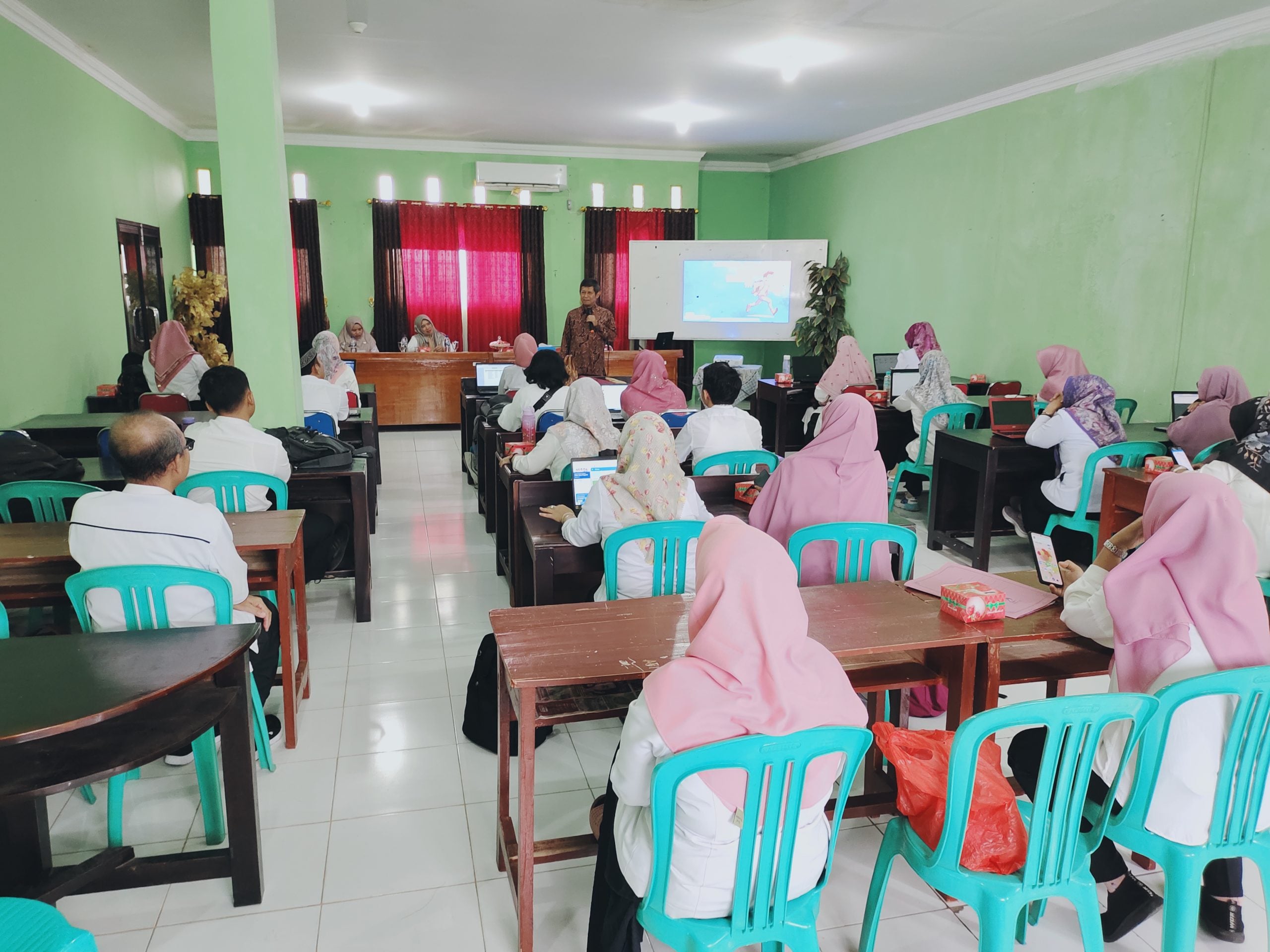 Tingkatkan Kapabilitas GTK SMKN1 Kotabumi, Dr. Nyoto Bahas Kinerja dan Kemampuan Manajerial