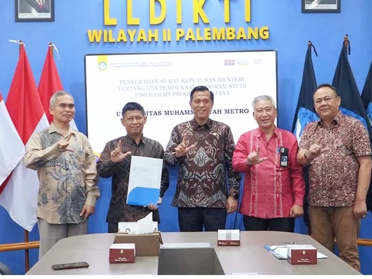 UM Metro Resmi Buka Program Studi Fisioterapi, Rektor Terima SK di Palembang