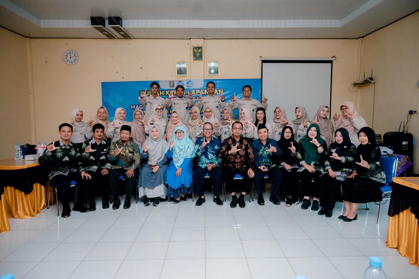 Mahasiswa Program Pascasarjana Magister Administrasi Pendidikan Lakukan Kunjungan Lapangan ke SMA Negeri 1 Terbanggi Besar: Mempelajari Manajemen Sekolah Secara Langsung