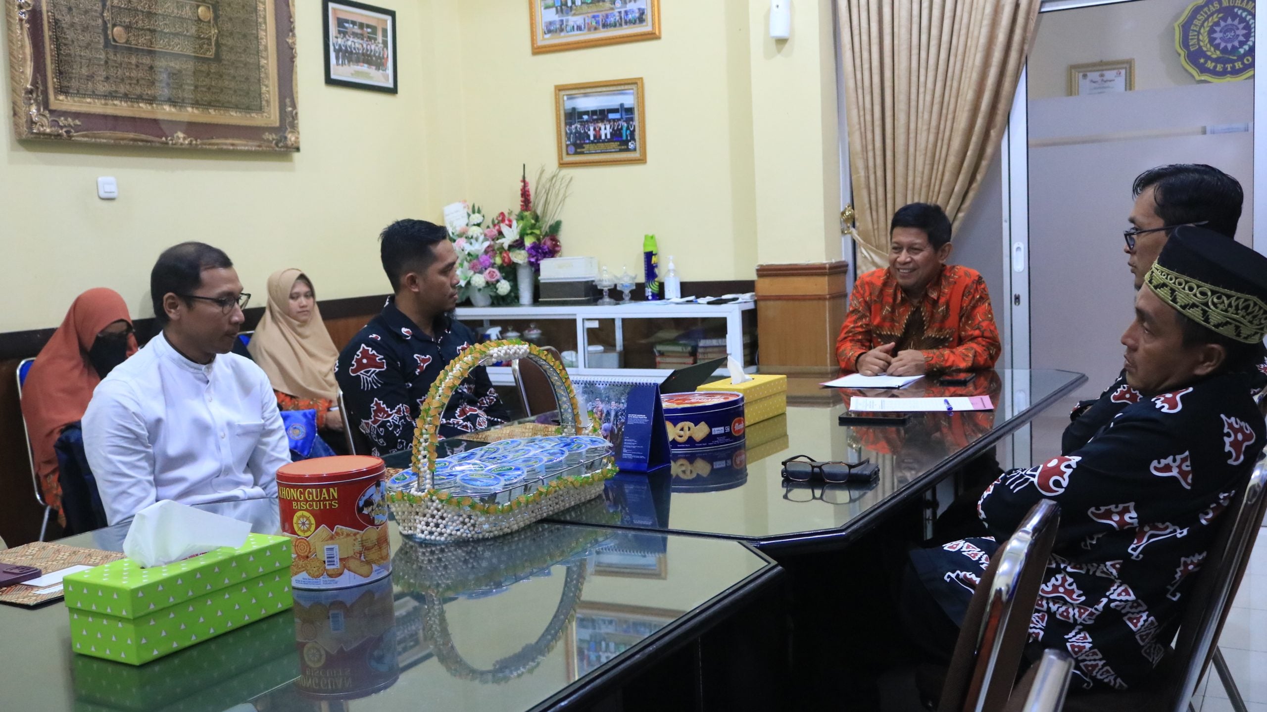 Rektor UM Metro Serahkan SK kepada Dosen, Pegawai, dan Pejabat Baru
