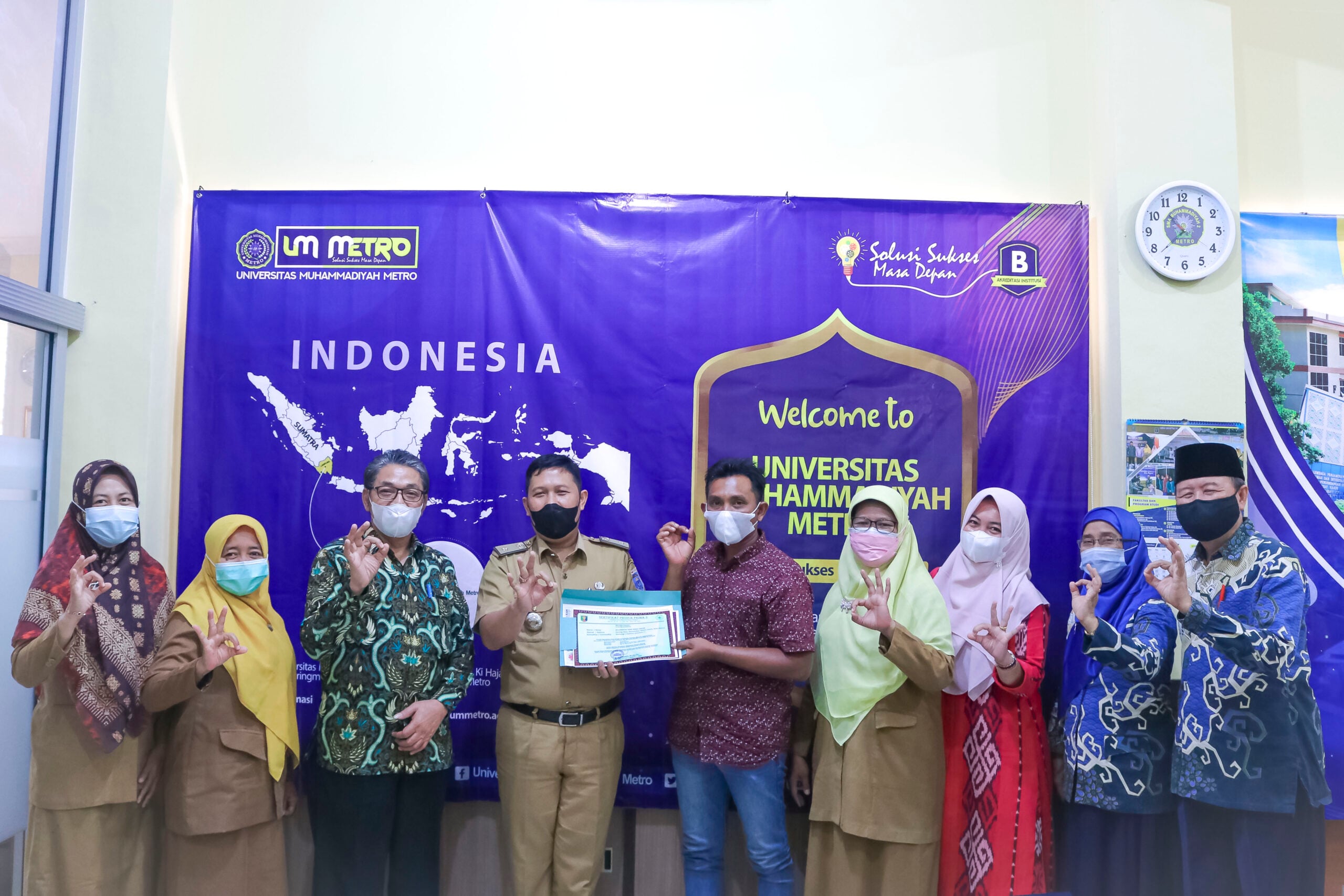 DKP3 Kota Metro Beri 10 Sertifikat Produk Prima 3 pada Kelompok Tani Hijau Daun Metro