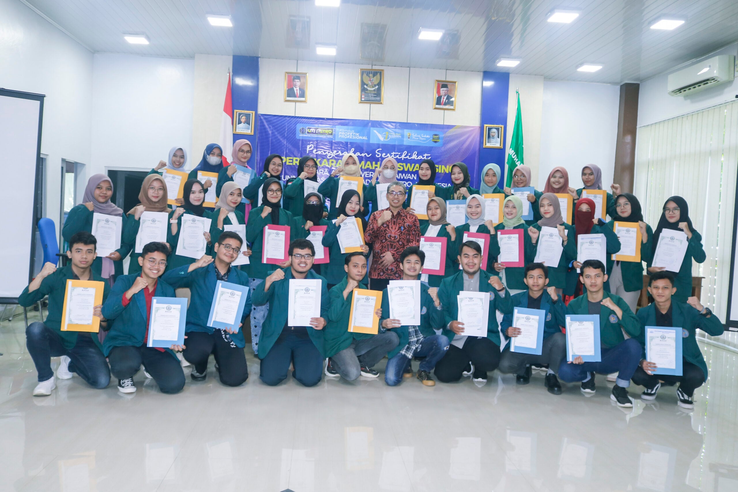 45 Mahasiswa UM Metro Terima Sertifikat dan Transkrip Nilai dari Asia University, Taiwan