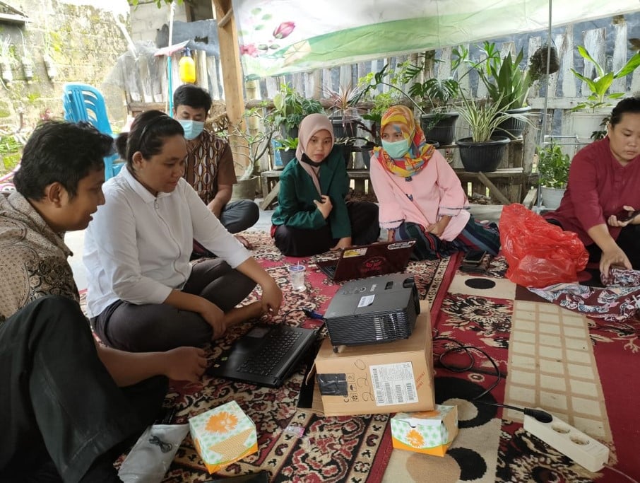 Dosen Fikom UM Metro Beri Pelatihan Website Smash dalam Digitalisasi Bank Sampah