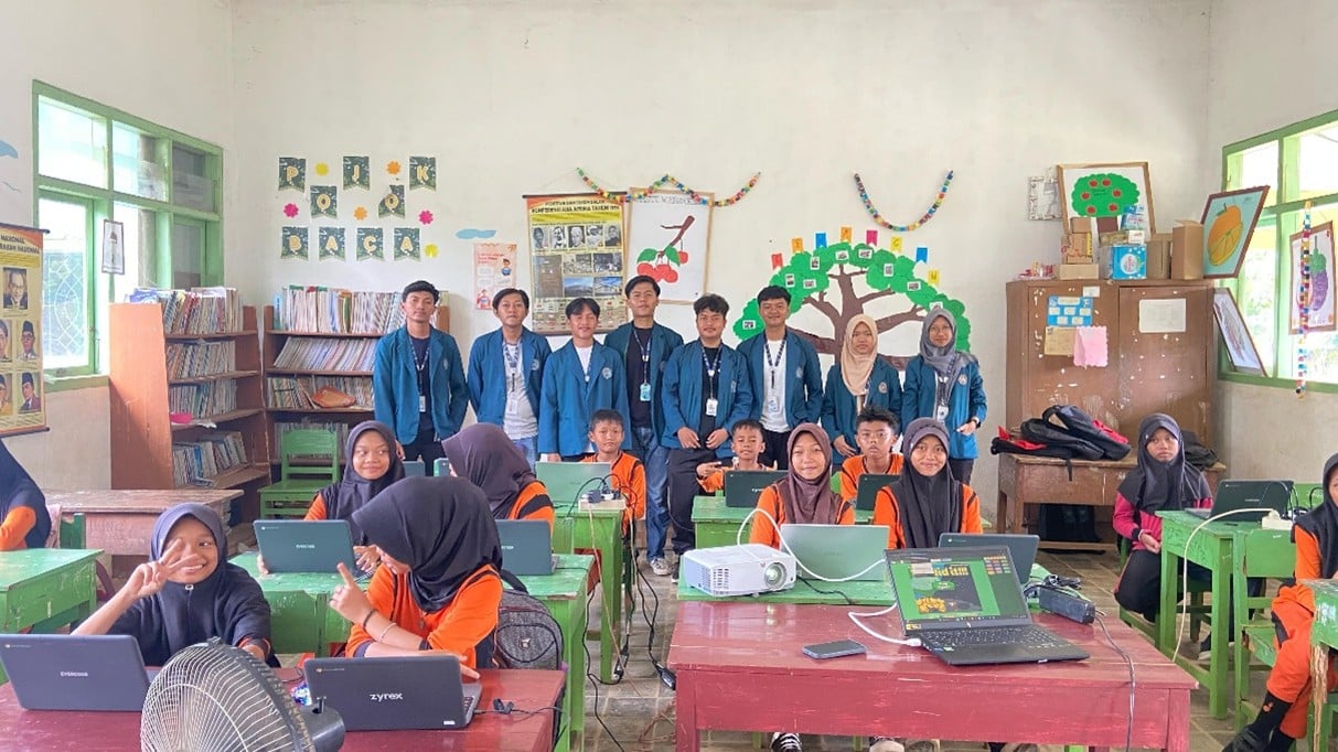 Mahasiswa KKN prodi Ilmu Komputer Gelar Pelatihan Pengenalan Perangkat Komputer untuk Tingkatkan Literasi Digital di SDN 1 Badransari
