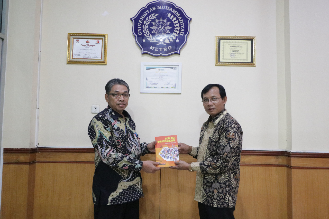 Dosen FEB UM Metro Berhasil Terbitkan Buku Ber-ISBN Penerbit Ternama