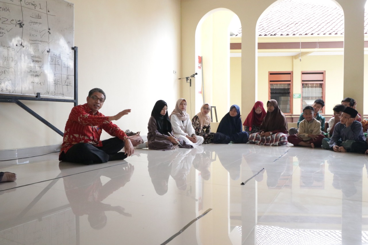 Rektor UM Metro Peringati Hari Anak Nasional di Panti Asuhan Budi Utomo