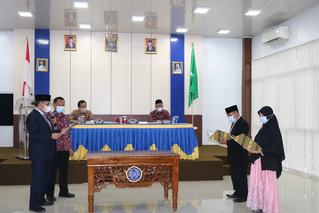 Rektor UM Metro Lantik Dua Pejabat Baru Duduki Posisi Wakil Dekan 3 FT dan FEB