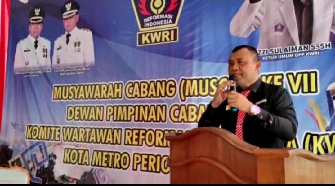 Dr. Edi Ribut Beri Dialog Publik Kode Etik Wartawan