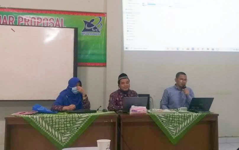 Wakil Rektor IV Beri Pembinaan Pembuatan RPS Berbasis Profetik Profesional di FEB