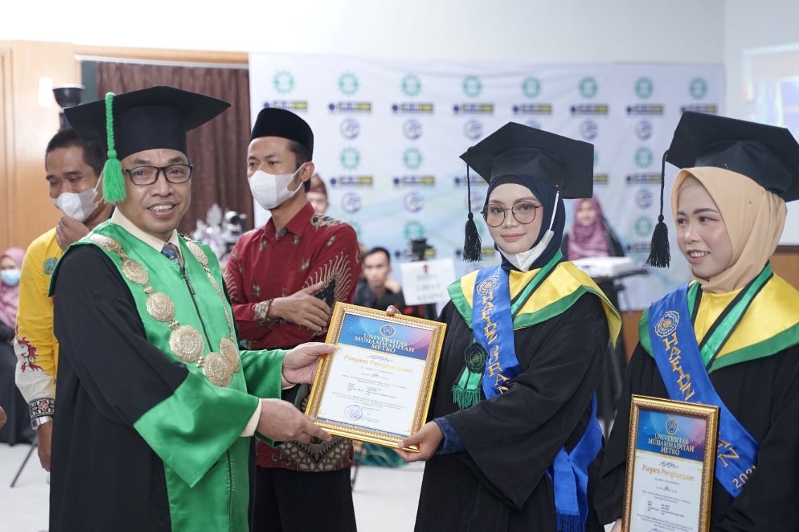 Ikuti Wisuda Hari Terakhir, Lulusan Terbaik Kategori Hafidz Qur’an Berikan Tips Jadi Hafidz