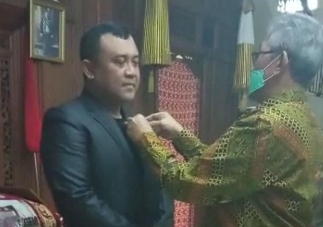 Dr. Edi Ribut Dianugerahi Gelar Kehormatan Kanjeng Pangeran oleh Keraton Surakarta
