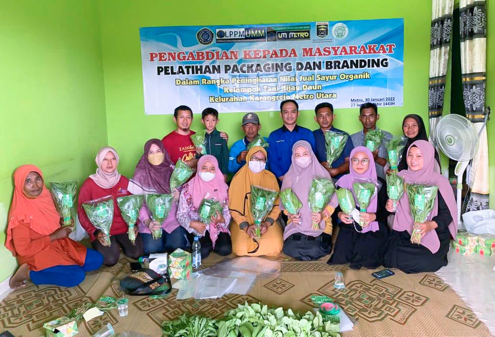 Tingkatkan Nilai Jual Sayur Organik, Tim Pengabdian UM Metro Buat Inovasi Packaging