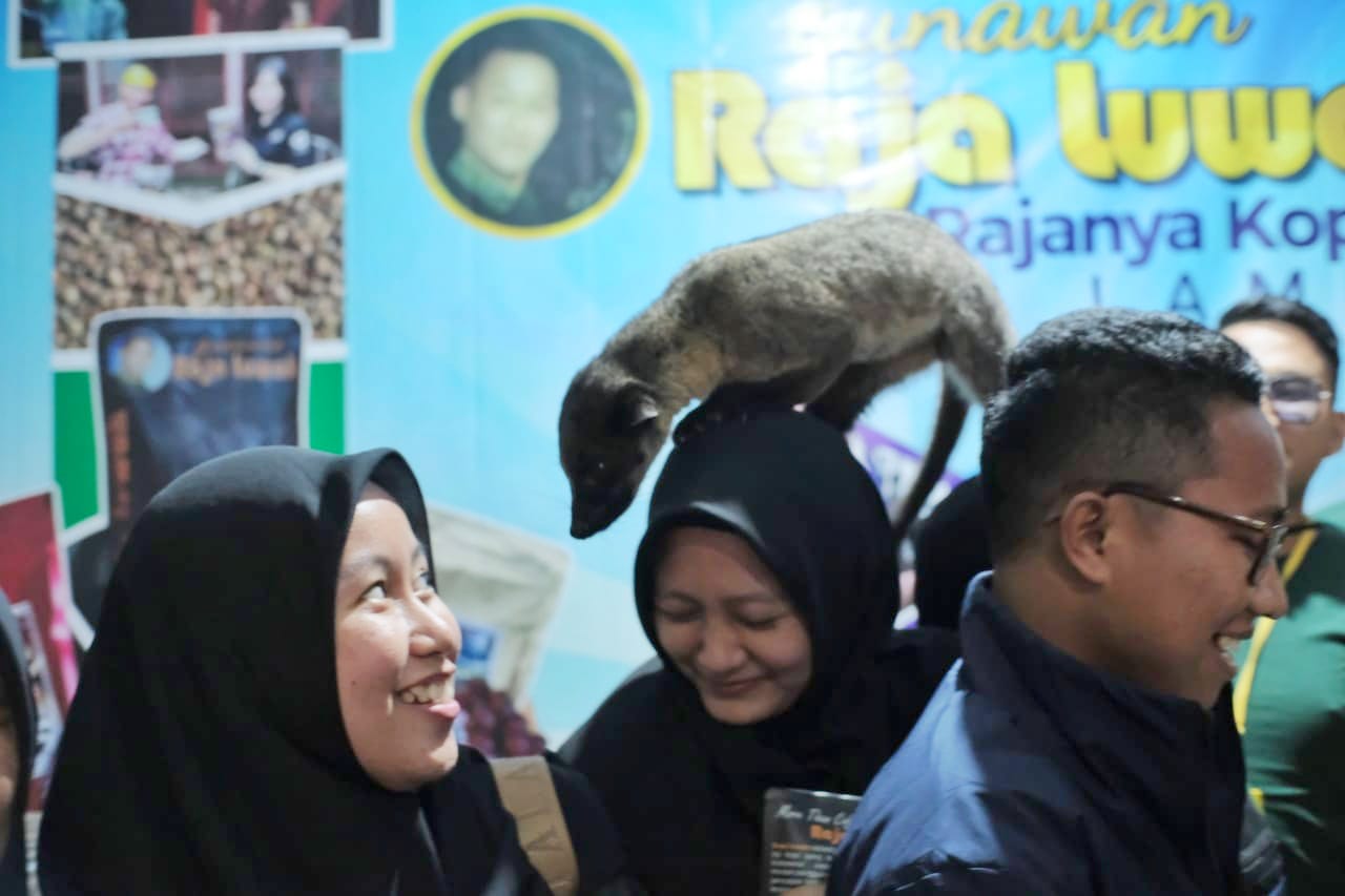 Kunjungi Produsen Kopi Luwak di Liwa, Mahasiswa UM Metro Cicipi Kopi Termahal