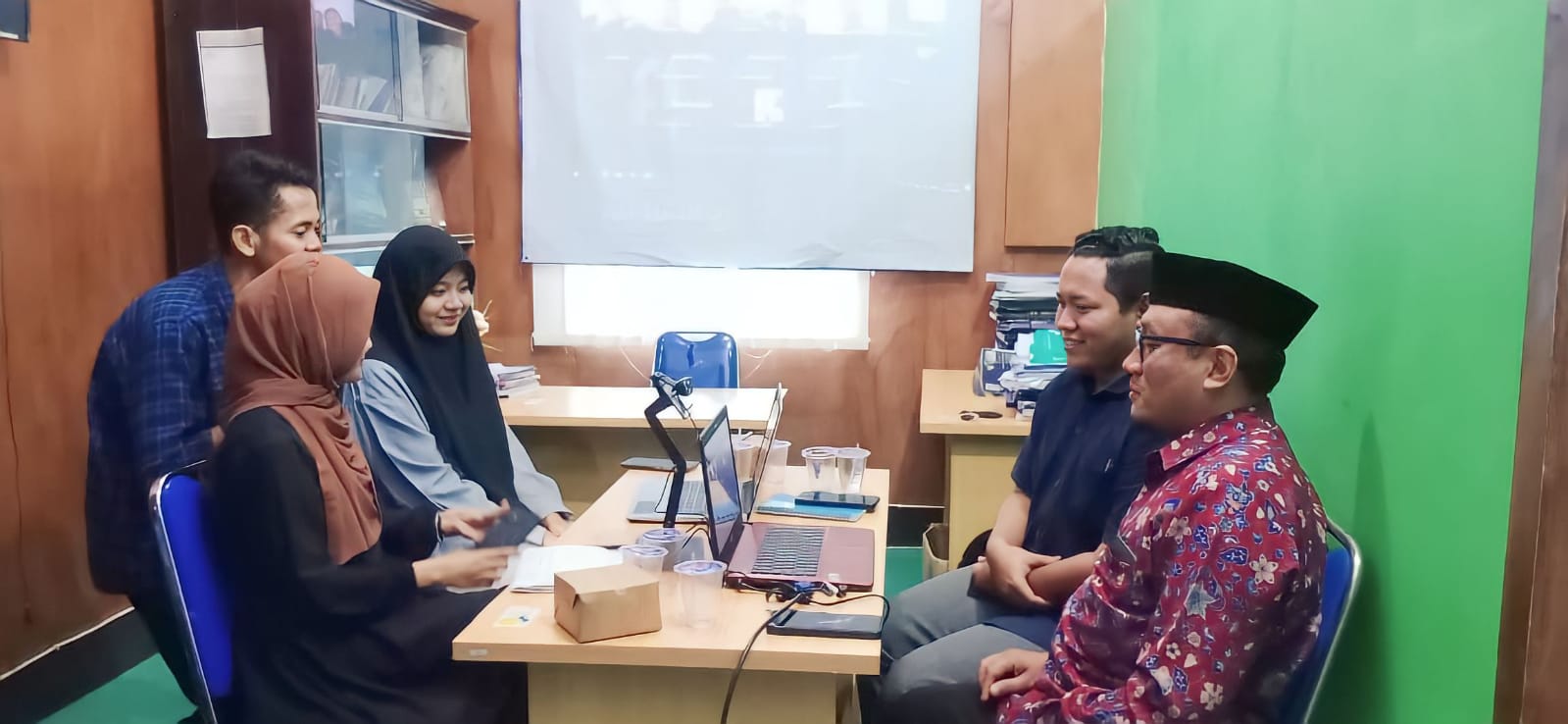 PBI UM Metro Gandeng PBI UNPARI Sparing Debat Bahasa Inggris