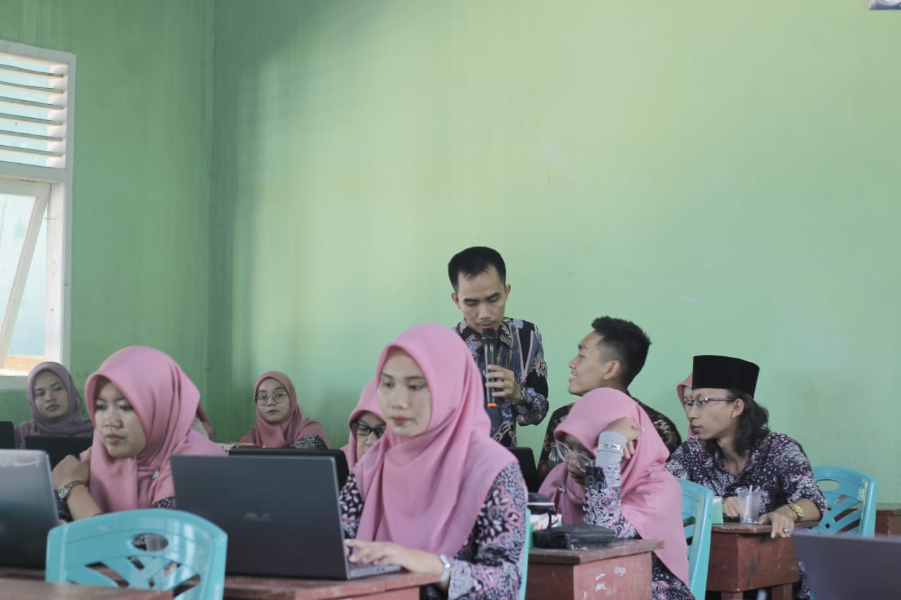 Manfaatkan Teknologi dalam Pembelajaran, Dosen UM Metro Latih Guru Madrasah