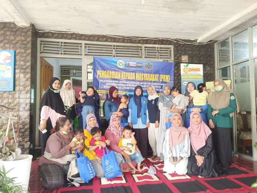 Dosen UM Metro Beri Pelatihan Home Program Exercise dan Pendampingan Kewirausahaan Frozen Food
