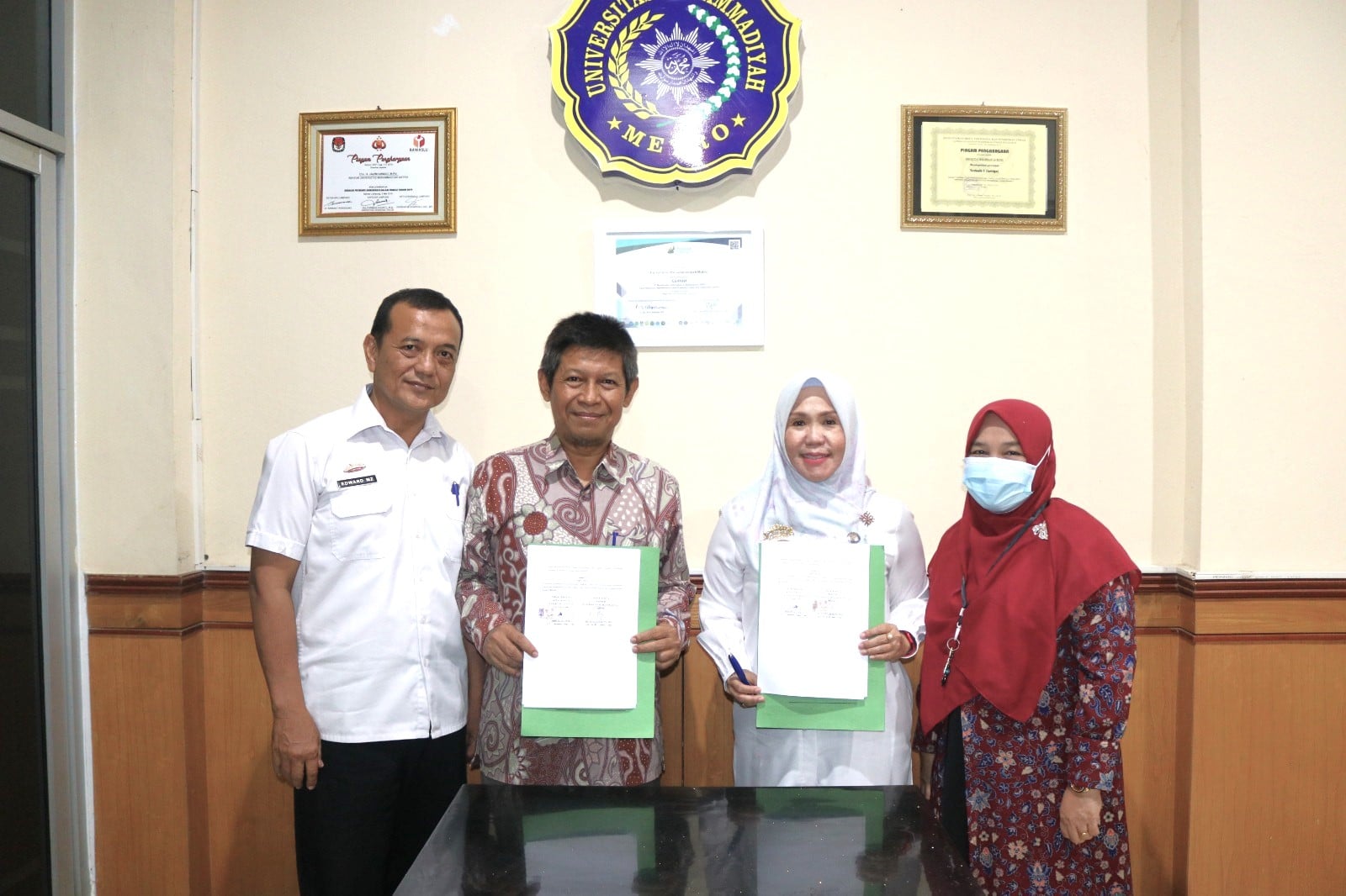Dinas Lingkungan Hidup Kolaborasi dengan UM Metro Peduli Pemeliharaan Taman Pendidikan dan Taman Pesawat