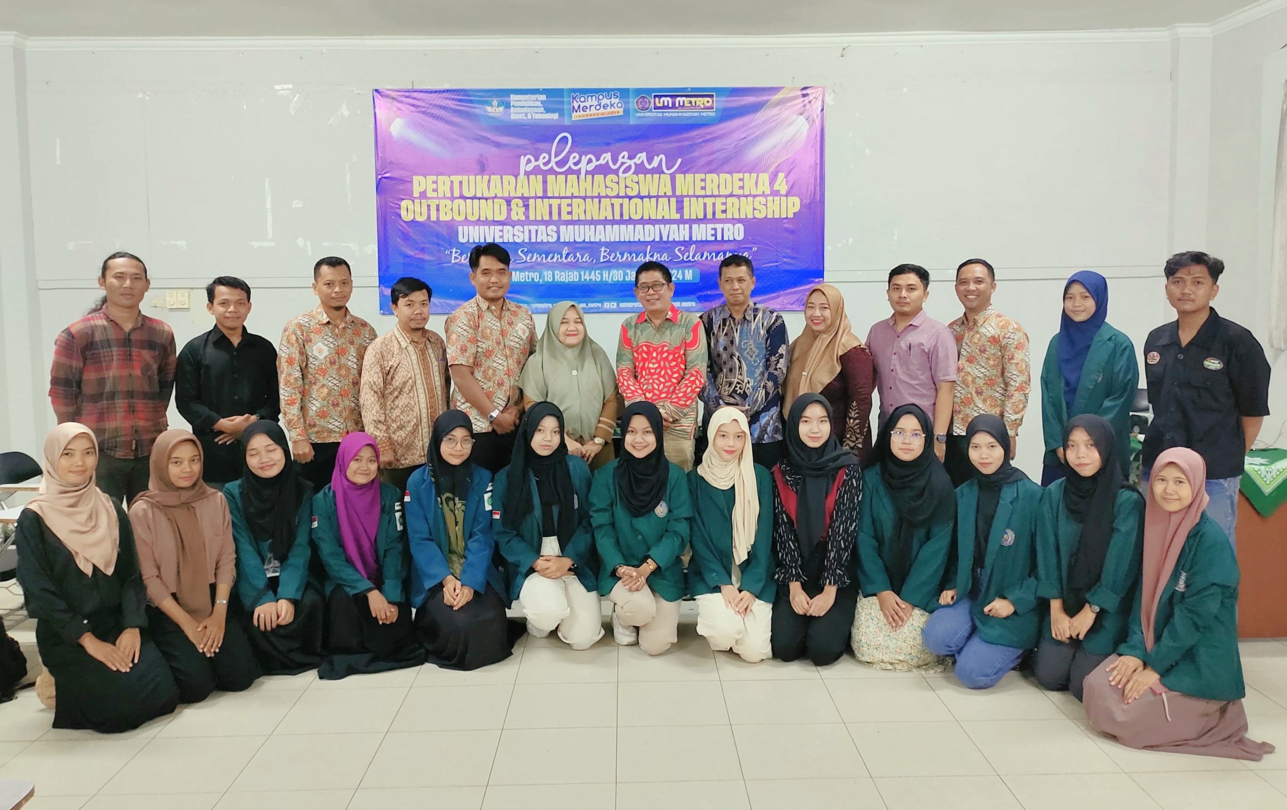 Wakil Rektor I UM Metro Lepas 28 Mahasiswa Ikuti PMM 4 Outbound