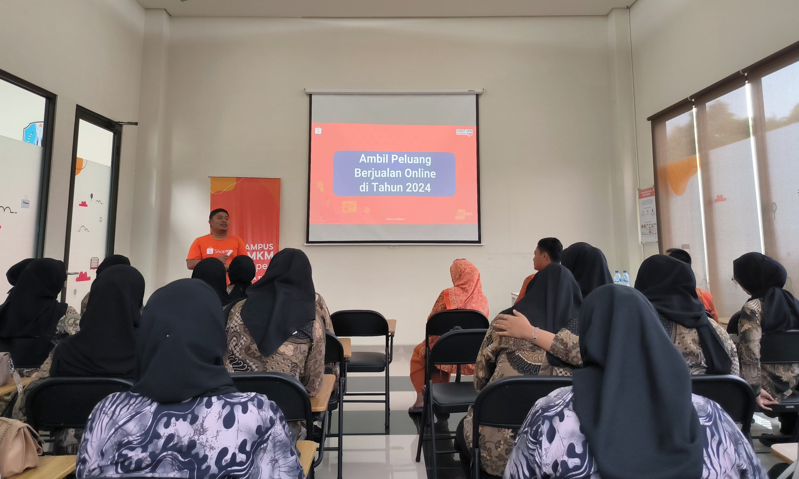 Mahasiswa Pendidikan Ekonomi FKIP UM Metro Antusias Ikuti Pelatihan di Kampus UMKM Shopee Malang Jawa Timur