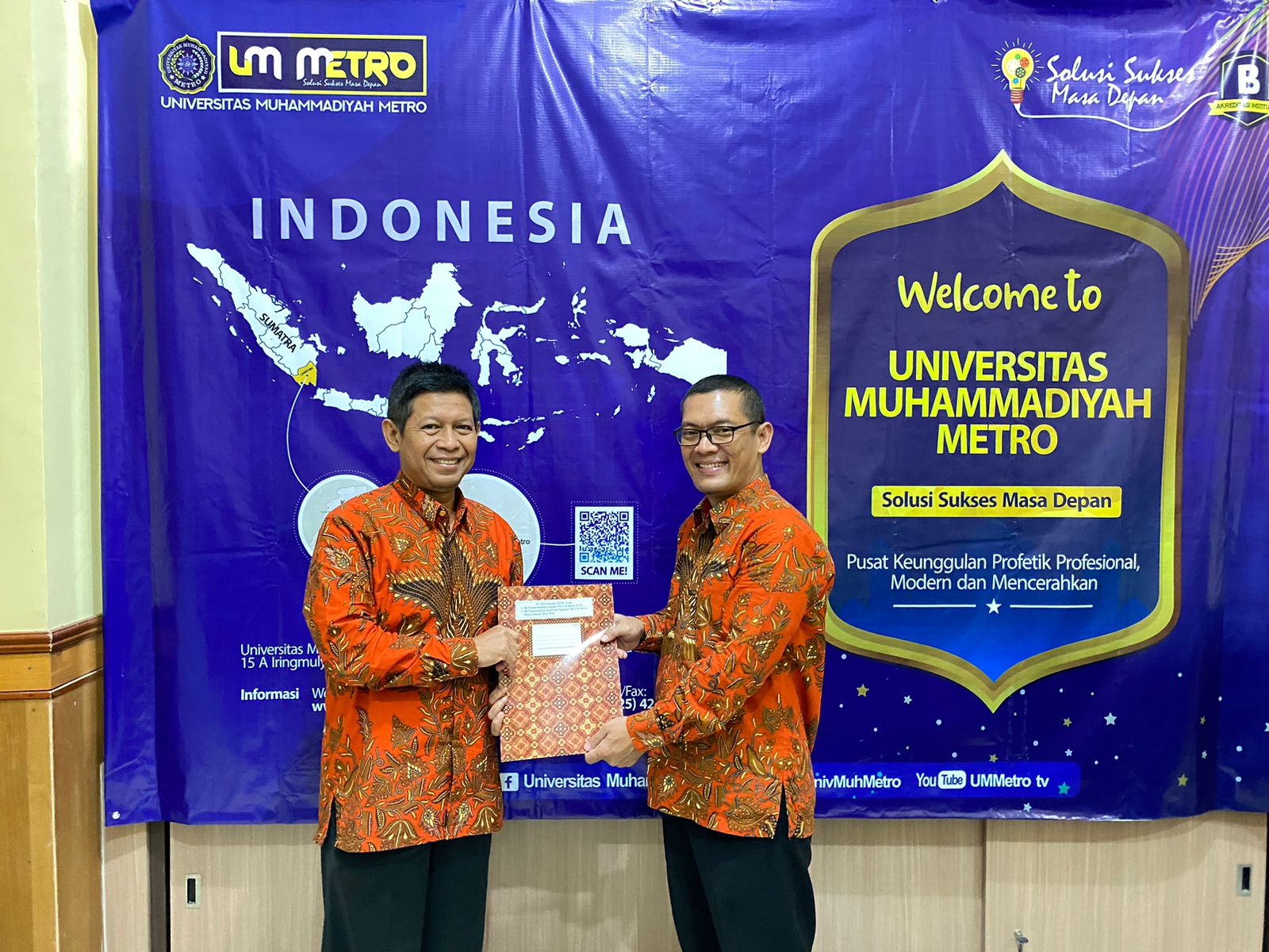 Rektor UM Metro Serahkan SK Kaprodi S2 BK dan Kepala UPT Publikasi Ilmiah