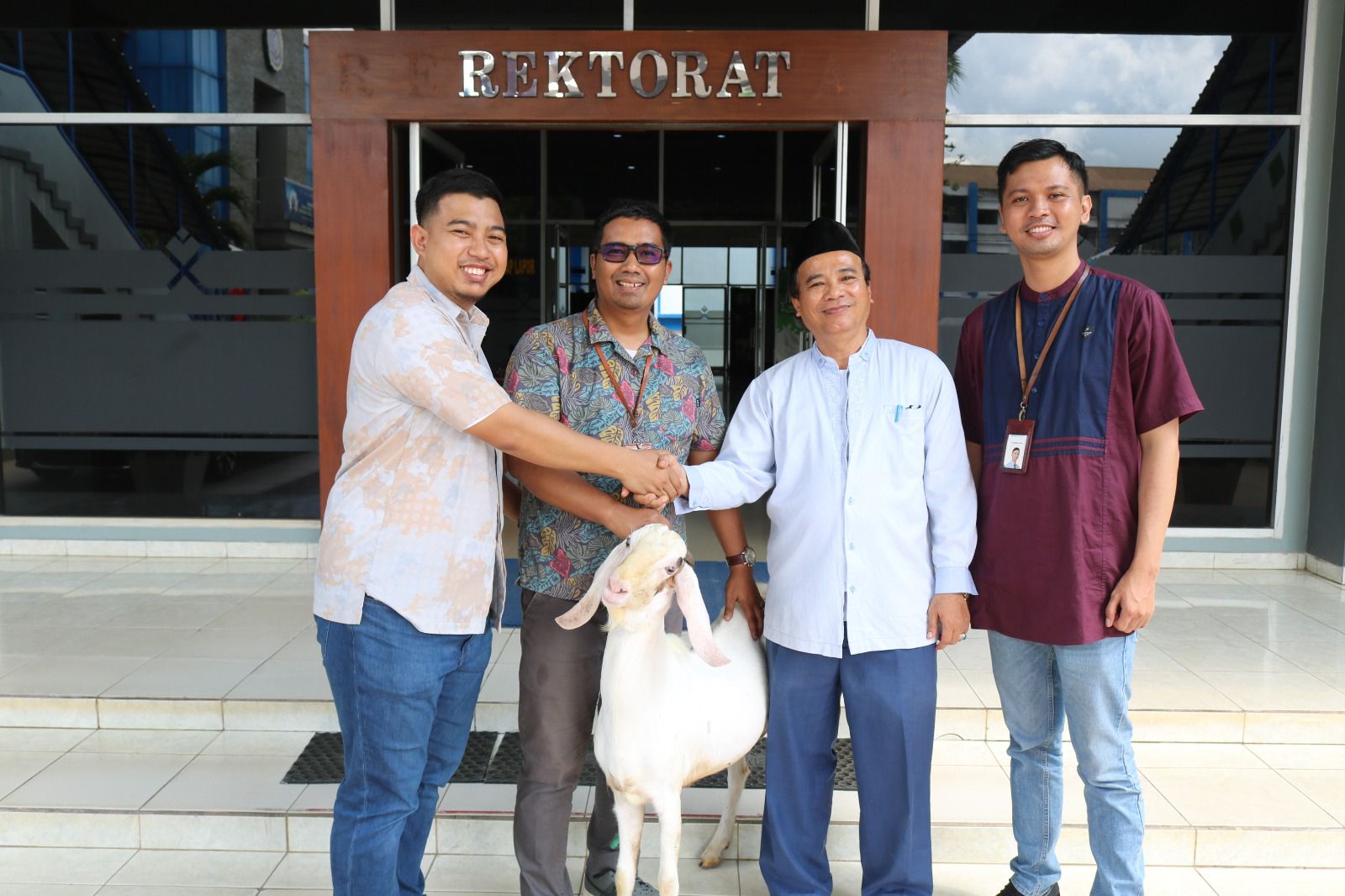 UM Metro Terima Kambing Kurban dari BSI