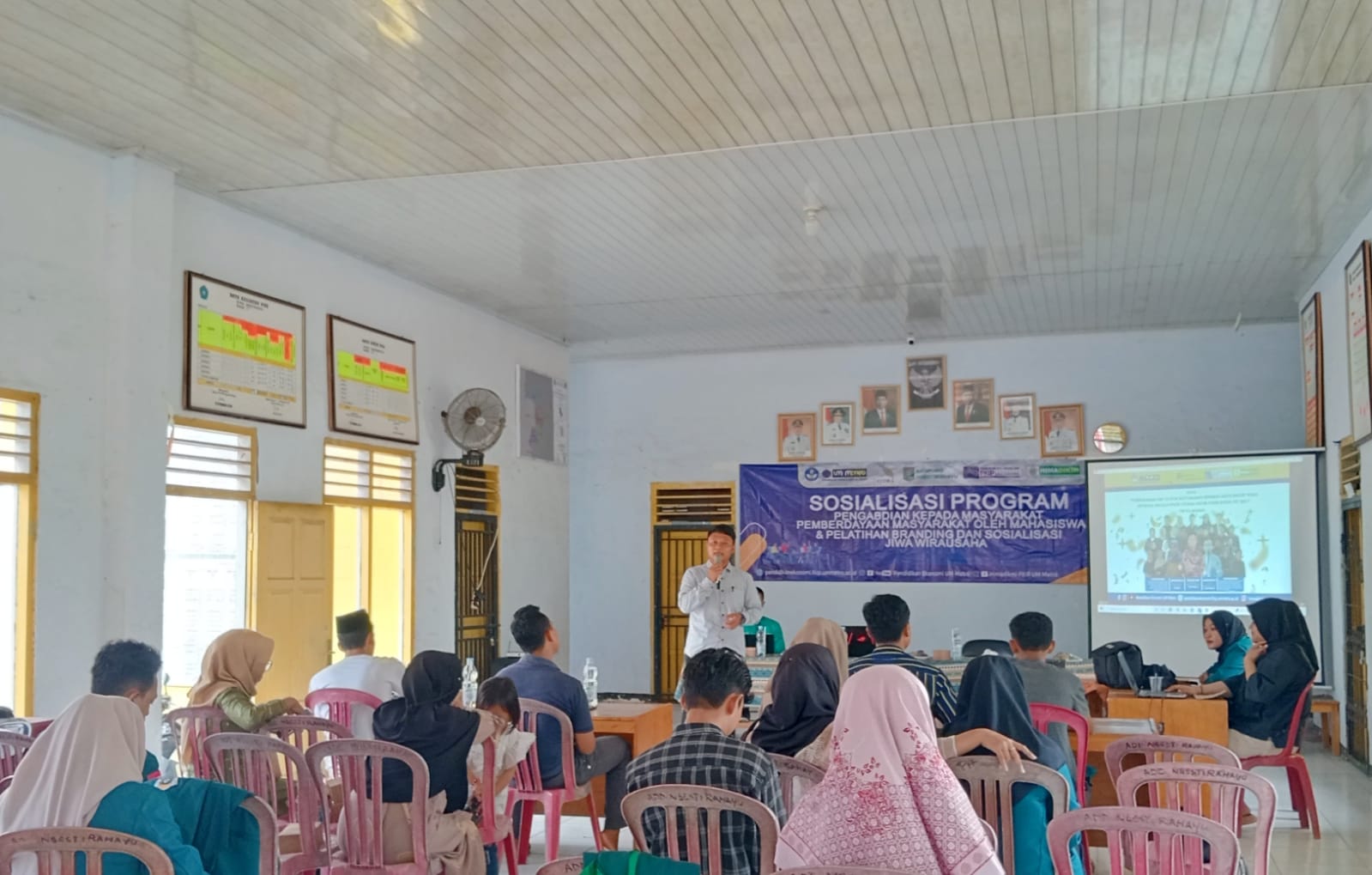 Tim Pengabdi DRTPM Pendidikan Ekonomi FKIP UM Metro & ITERA Berikan Sosialisasi Kewirausahaan ke KWT Di Ngestirahayu