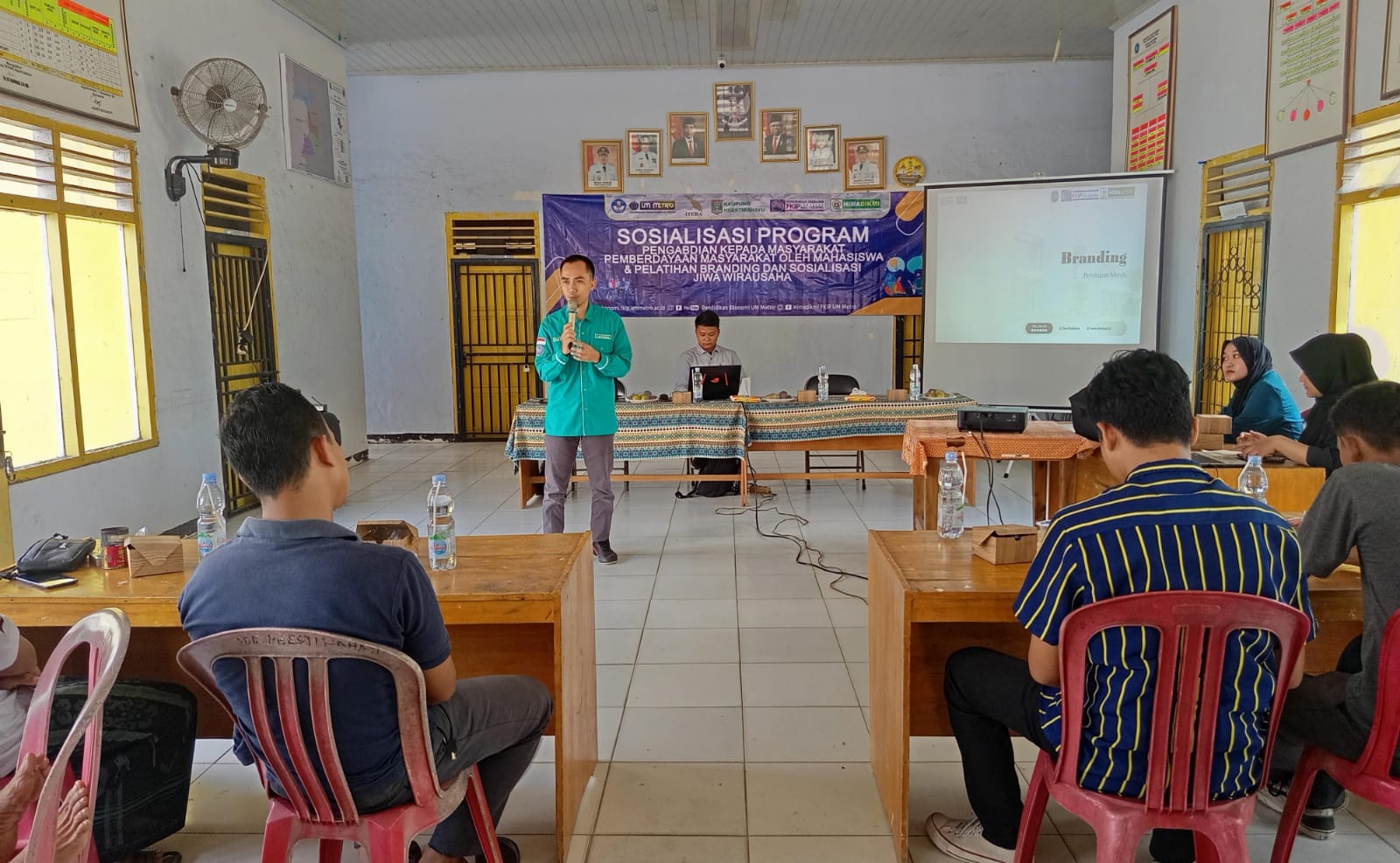 Tim Pengabdi DRTPM Pendidikan Ekonomi FKIP UM Metro & ITERA Berikan Pelatihan Branding Produk kepada KWT di Ngestirahayu