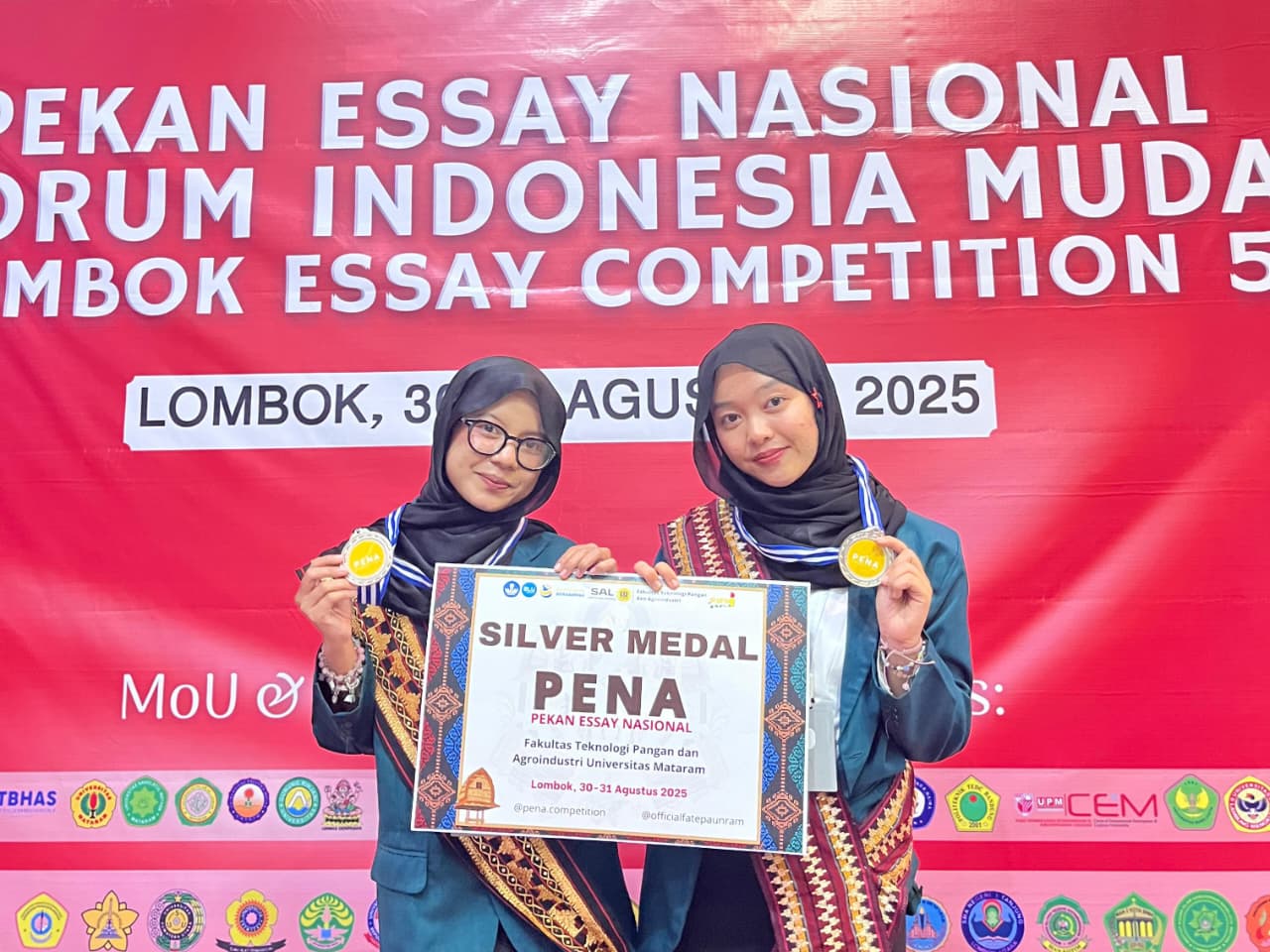 Dua Srikandi UM Metro Sabet Medali Silver di Ajang Essay Nasional PENA 2025