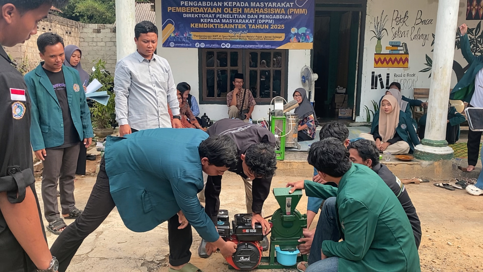 Dorong Kampus Berdampak, Tim Pengabdi UM Metro &amp; ITERA Beri Pendampingan Penggunaan Mesin Produksi kepada KWT Ngestirahayu Punggur