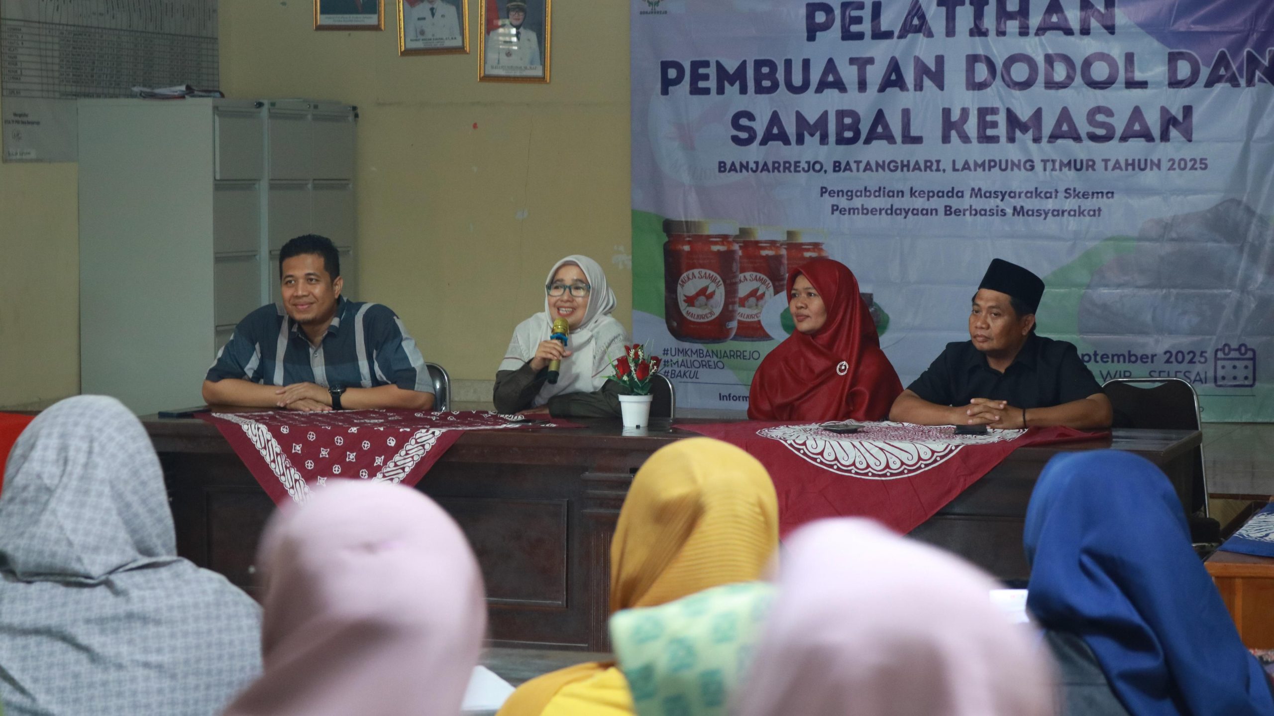 Tim PKM UM Metro Gandeng Masyarakat Banjarrejo Dorong UMKM Lewat Pelatihan Dodol dan Sambal Kemasan