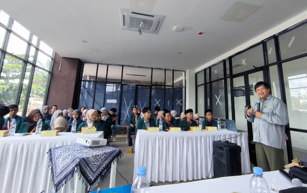 Prodi Pendidikan Ekonomi FKIP UM Metro Kunjungi Kosudgama UGM