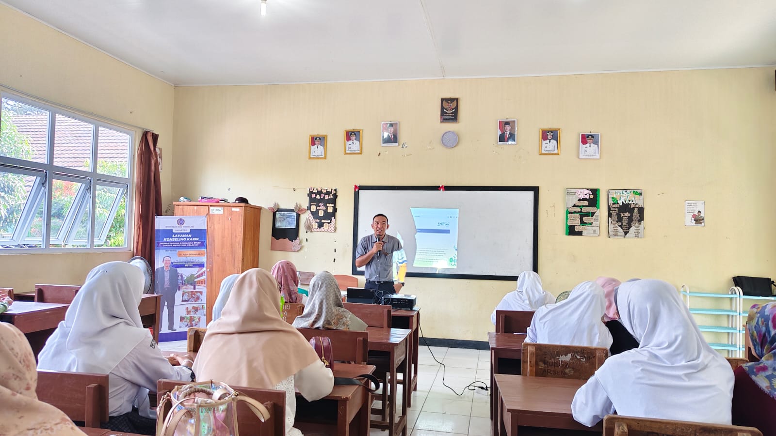 UM Metro Berikan Layanan Konseling Karier bagi Murid Eligible SNBP di SMAN 4 Metro