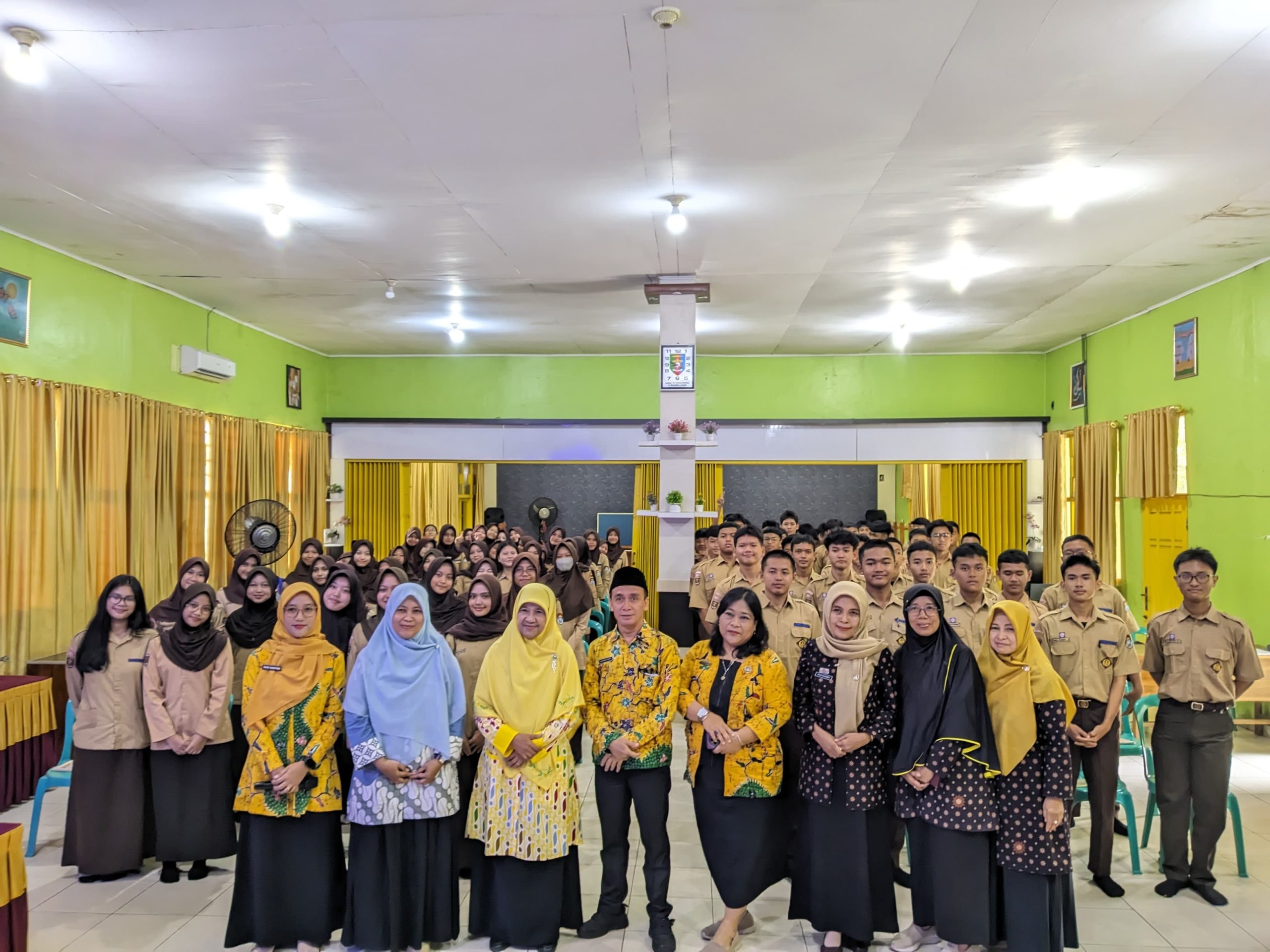 Dosen UM Metro Bersama Majelis Hukum dan HAM PDA Kota Metro Gelar Roadshow Pendidikan Pra-Nikah bagi Pelajar SMA