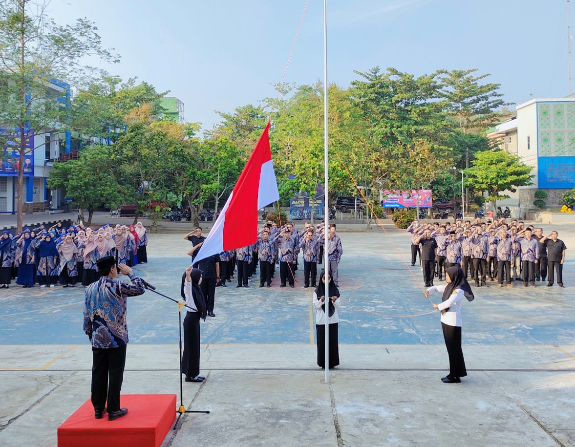 Jadi Pembina Upacara Pengibadaran Bendera, Wakil Rektor I UM Metro Beri Amanah Soal Moral