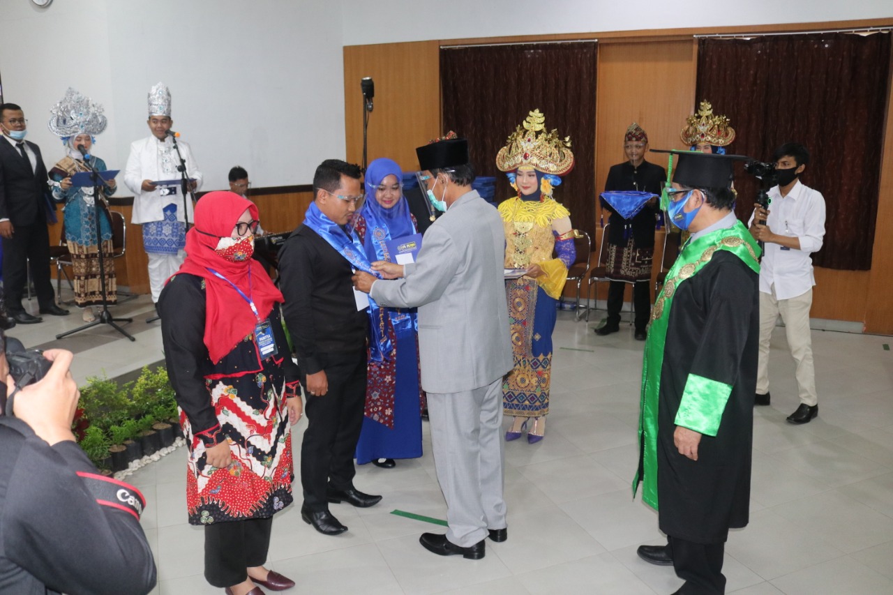 Tiga Terbaik Dosen dan Mahasiswa dalam Penelitian Focusing on Covid-19