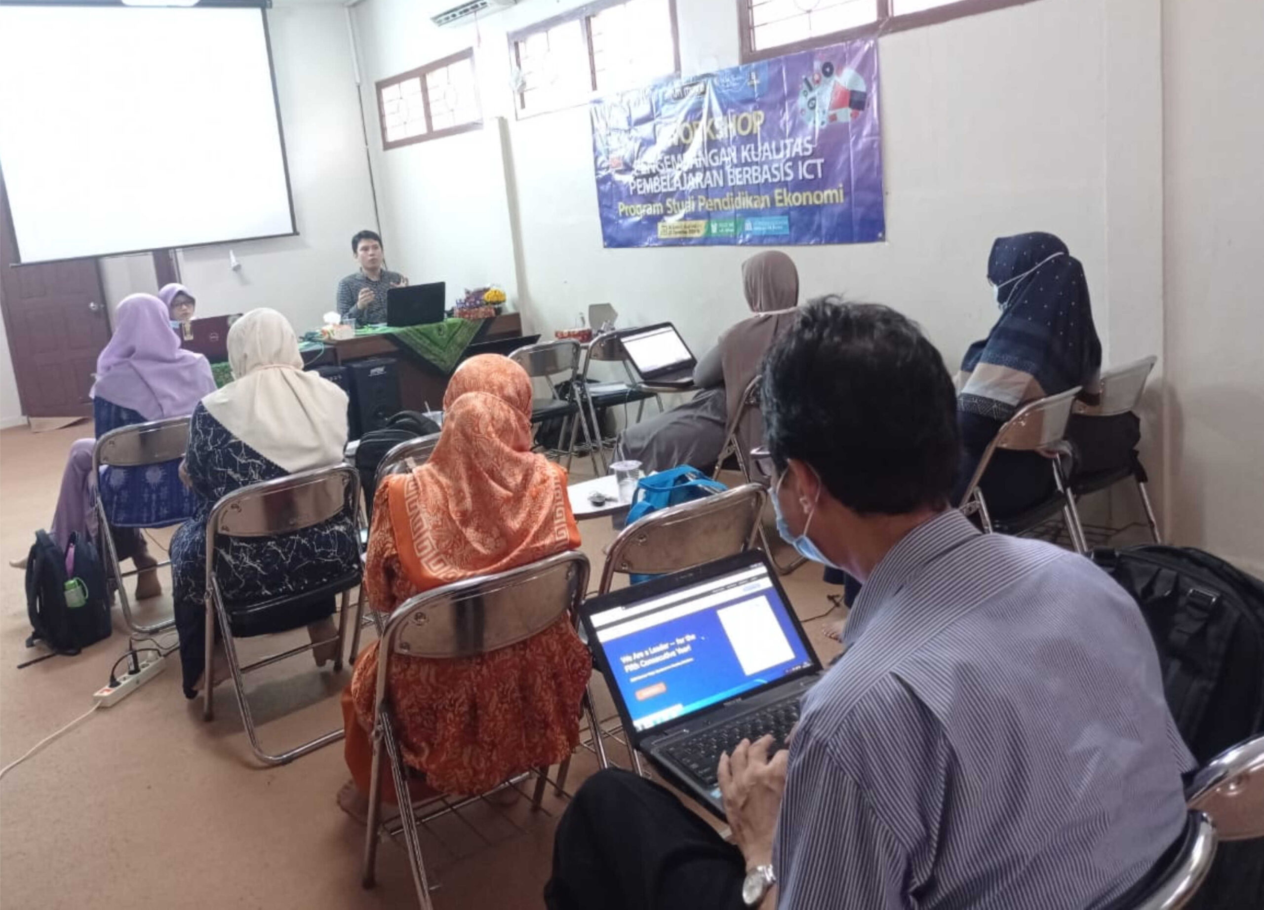 Prodi Pendidikan Ekonomi Tingkatkan Kualitas Pembelajaran ICT bagi Dosen