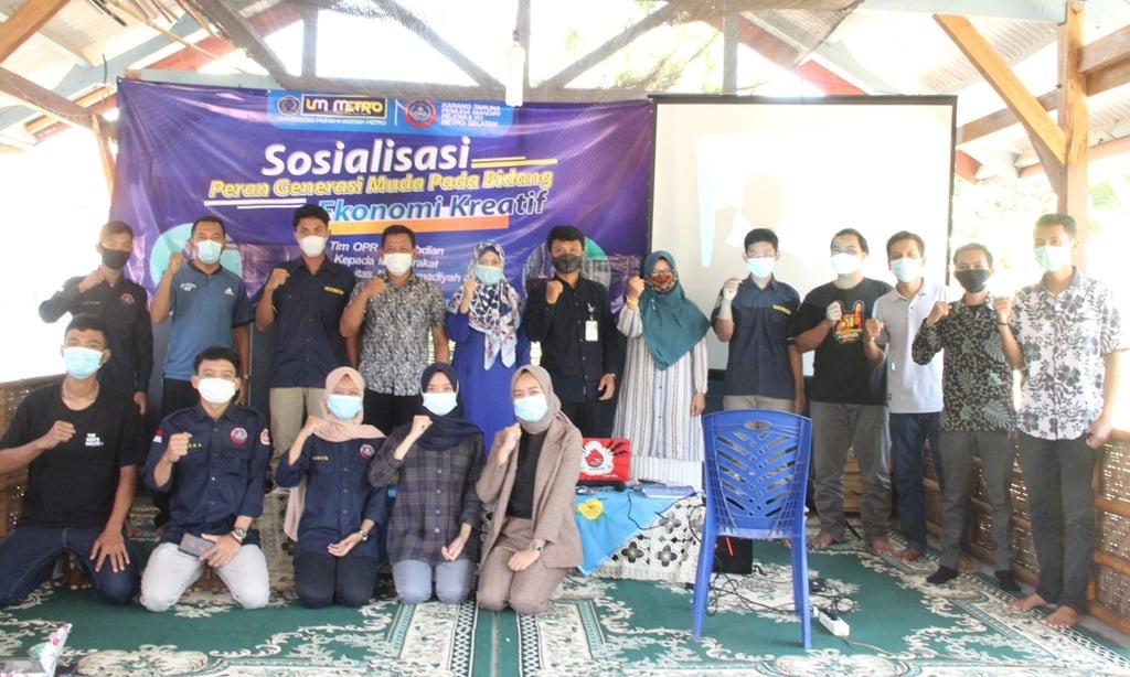 Gandeng Karang Taruna Rejomulyo, Dosen UM Metro Beri Sosialisasi Ekonomi Kreatif