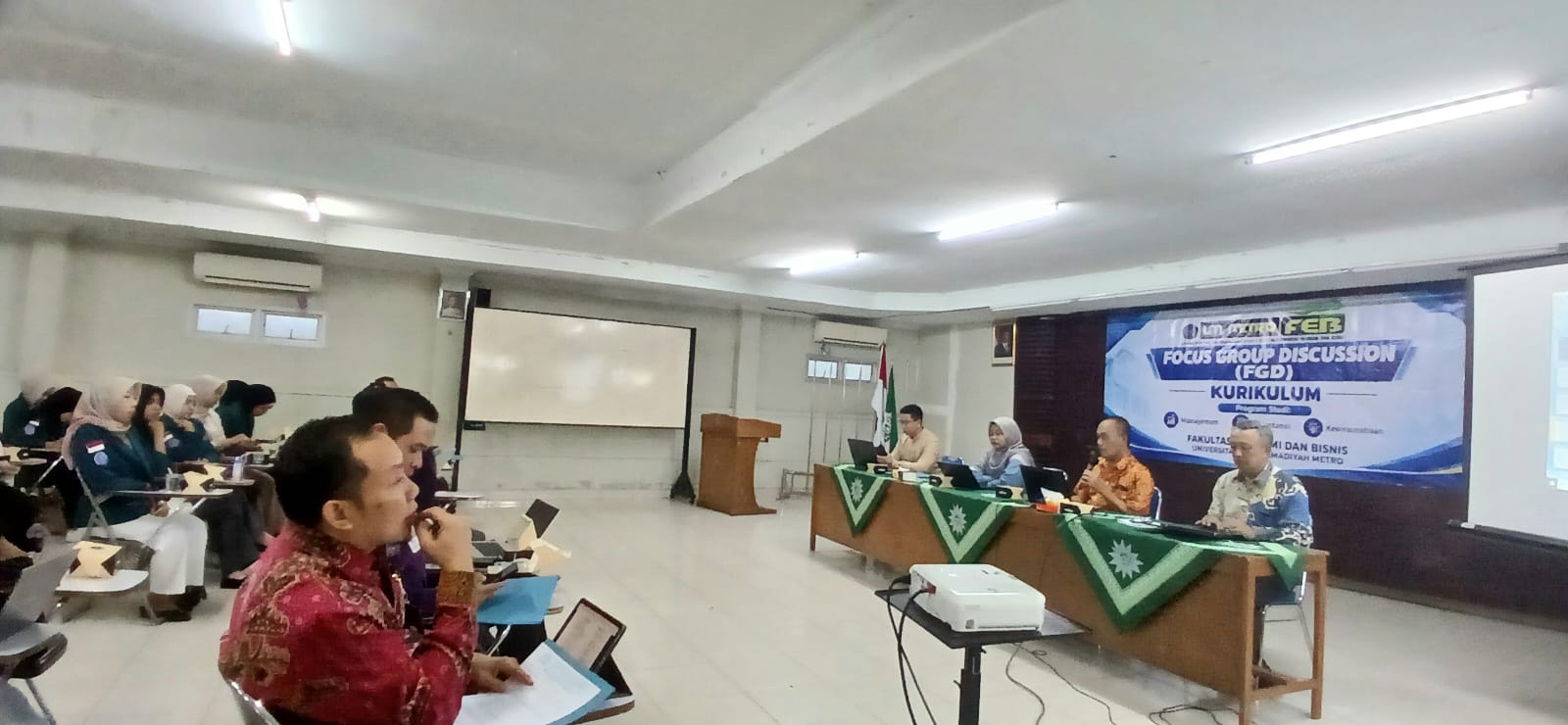 FEB UM Metro Libatkan Dunia Kerja dalam Penyempurnaan Kurikulum Tiga Program Studi