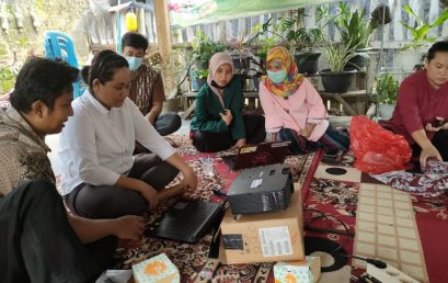 Dosen Fikom UM Metro Beri Pelatihan Website Smash dalam Digitalisasi Bank Sampah